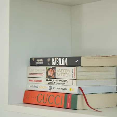 Air-conditioned Modern With Parking In The Centre Of By Renters