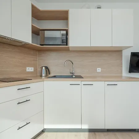 Air-conditioned Modern With Parking In The Centre Of By Renters ורוצלב