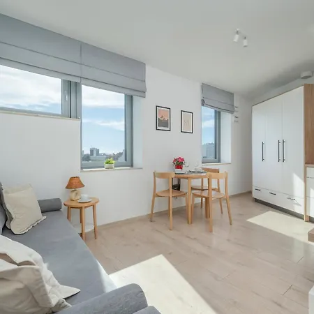 דירה Air-conditioned Modern With Parking In The Centre Of By Renters *