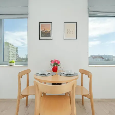 Air-conditioned Modern With Parking In The Centre Of By Renters *