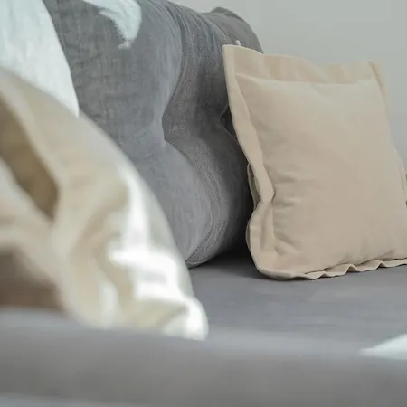 Air-conditioned Modern With Parking In The Centre Of By Renters Appartement *