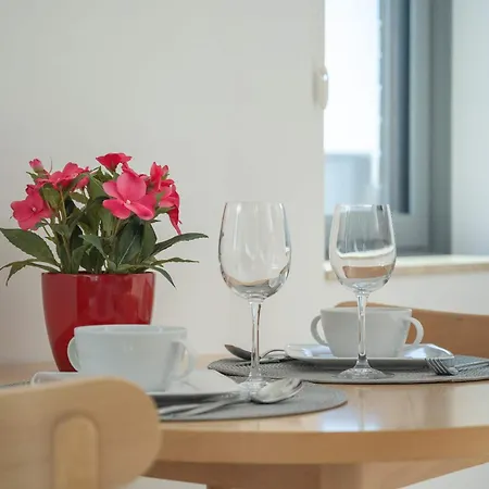 Air-conditioned Modern With Parking In The Centre Of By Renters アパート *