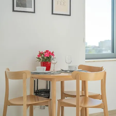 Apartment Air-conditioned Modern With Parking In The Centre Of By Renters Wroclaw